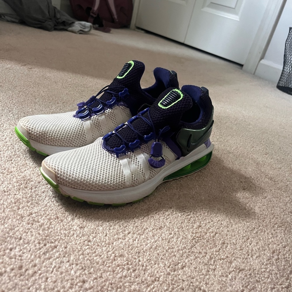 Nike White and Green Athletic Trainer Sneakers